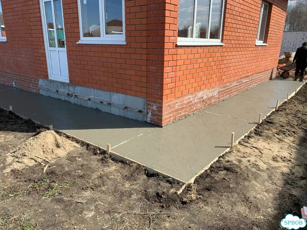 Бетонирование площадки. Отмостка вокруг дома фото 2