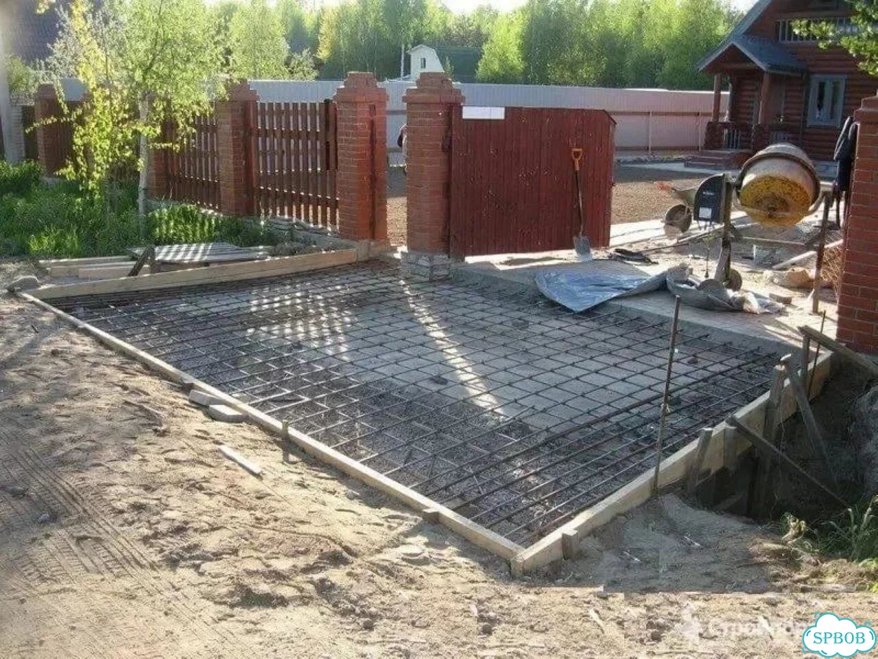 Отмостка вокруг дома. Укладка тротуарной плитки фото 2