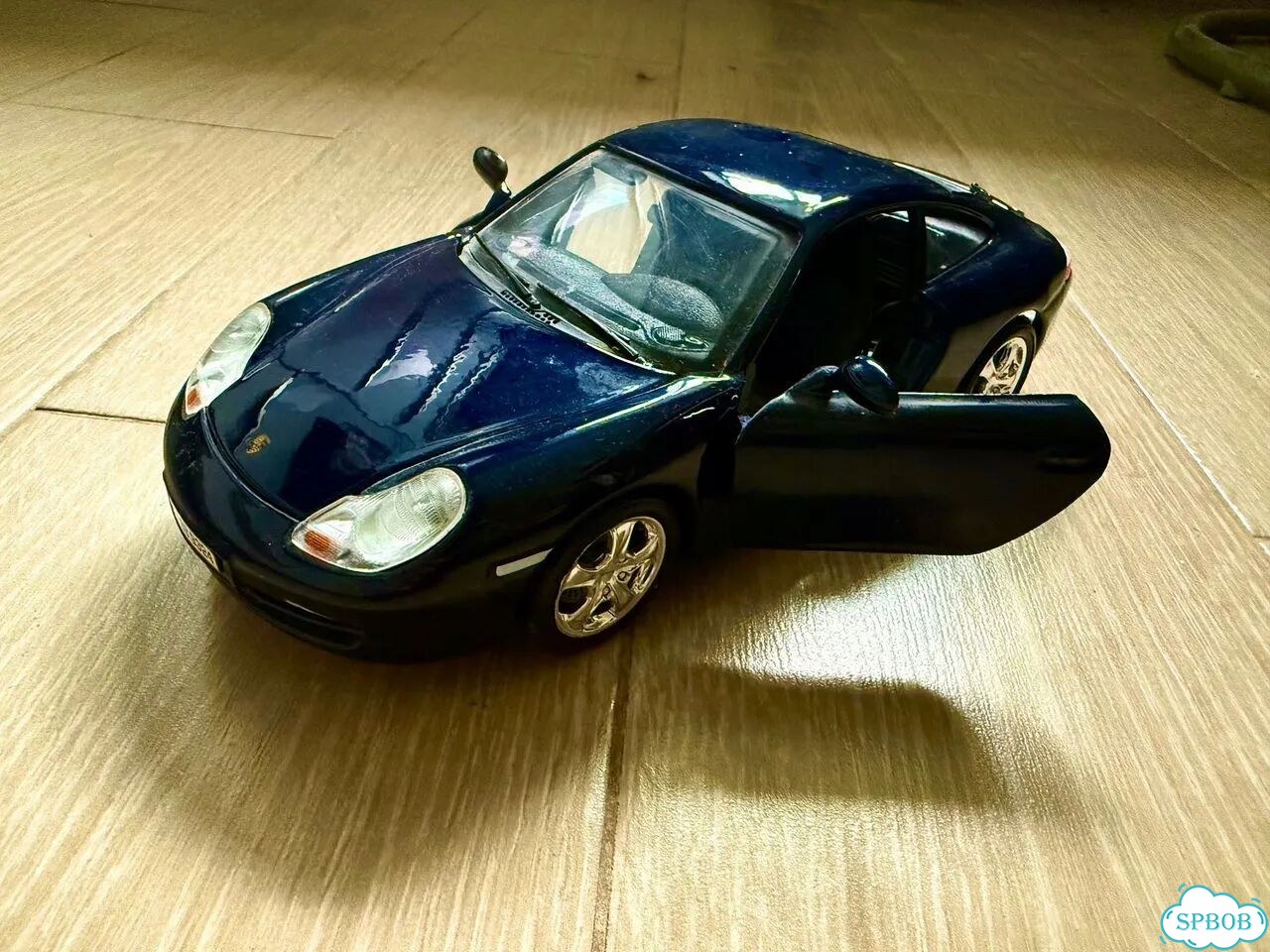 Модель автомобиля Bburago Porsche Carrera 911 фото 1