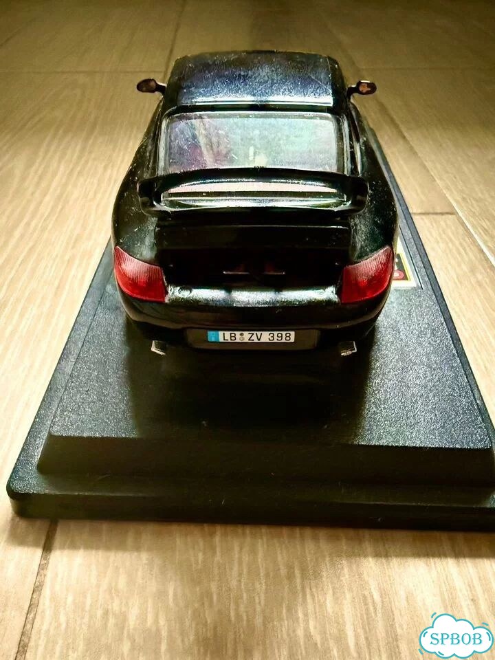Модель автомобиля Bburago Porsche 911 GT3 фото 3