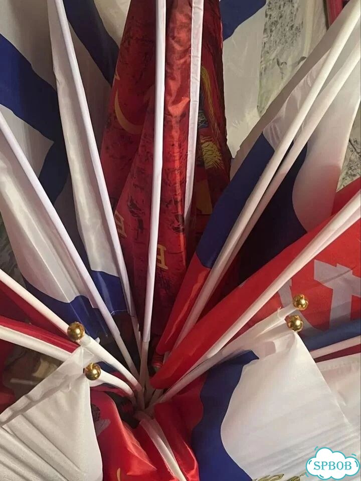 Флаг россии, знамя, Андреевский, на Берлин фото 2