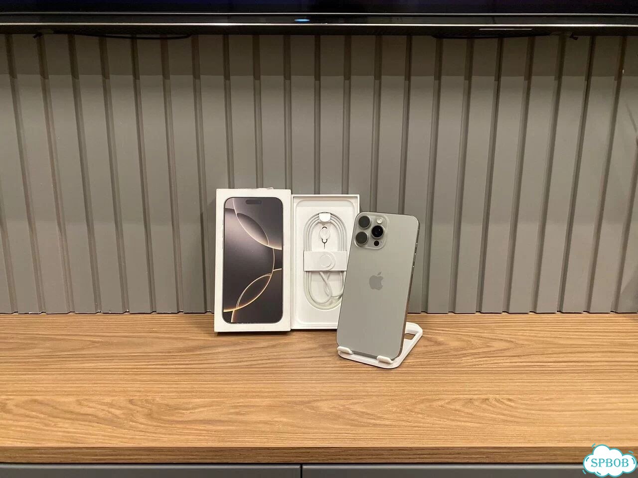 iPhone 16 Pro Max, 256 ГБ, SIM + eSIM фото 1