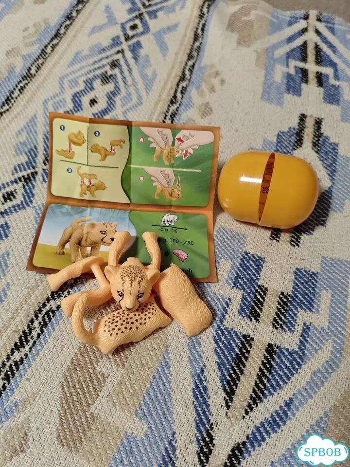 Игрушки из большого киндера. Ленивец,лев фото 1