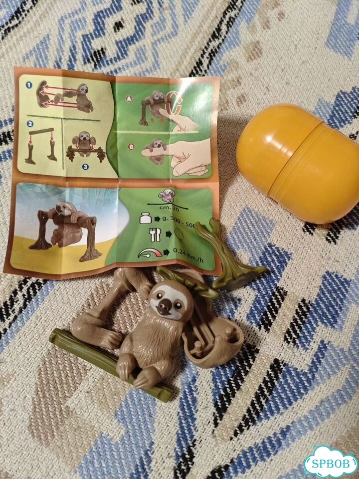Игрушки из большого киндера. Ленивец,лев фото 2