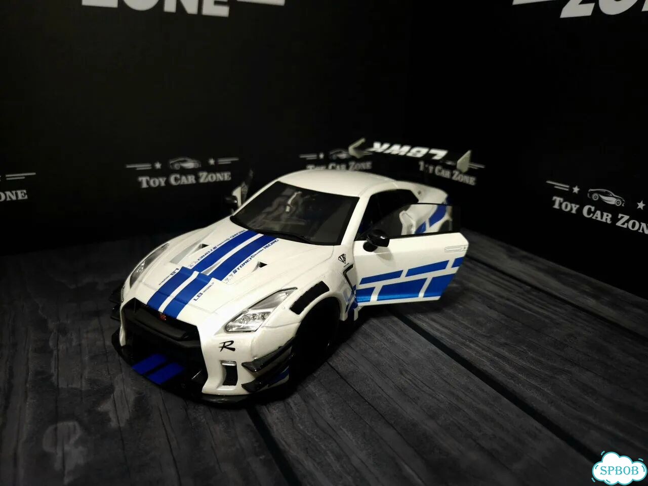 Nissan GT-R R35 Solido 1:18 фото 1