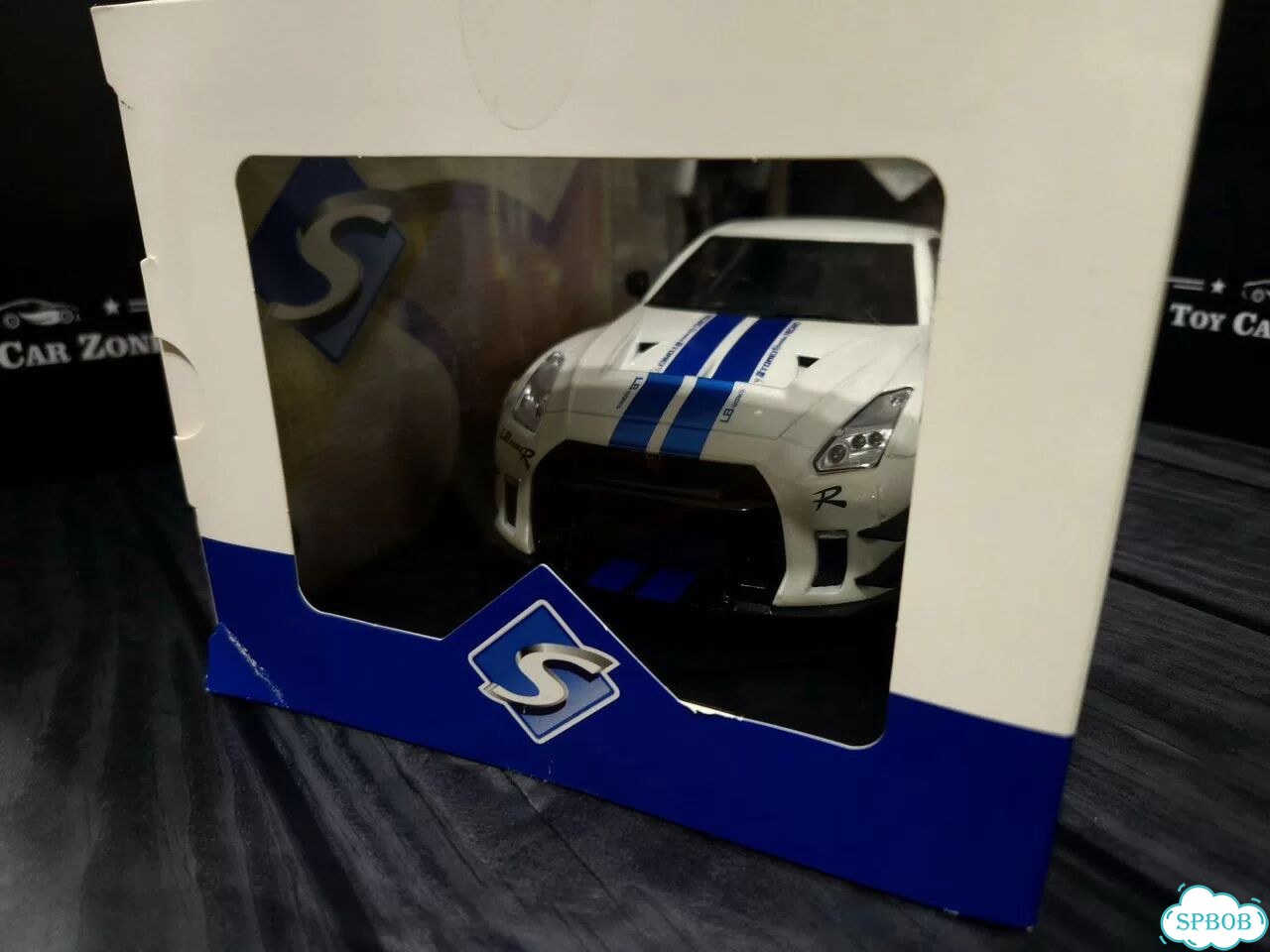 Nissan GT-R R35 Solido 1:18 фото 10