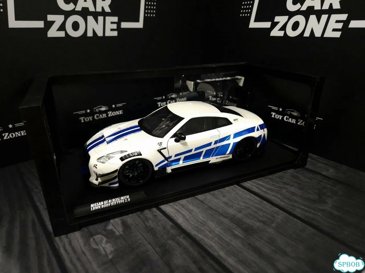 Nissan GT-R R35 Solido 1:18 фото 8