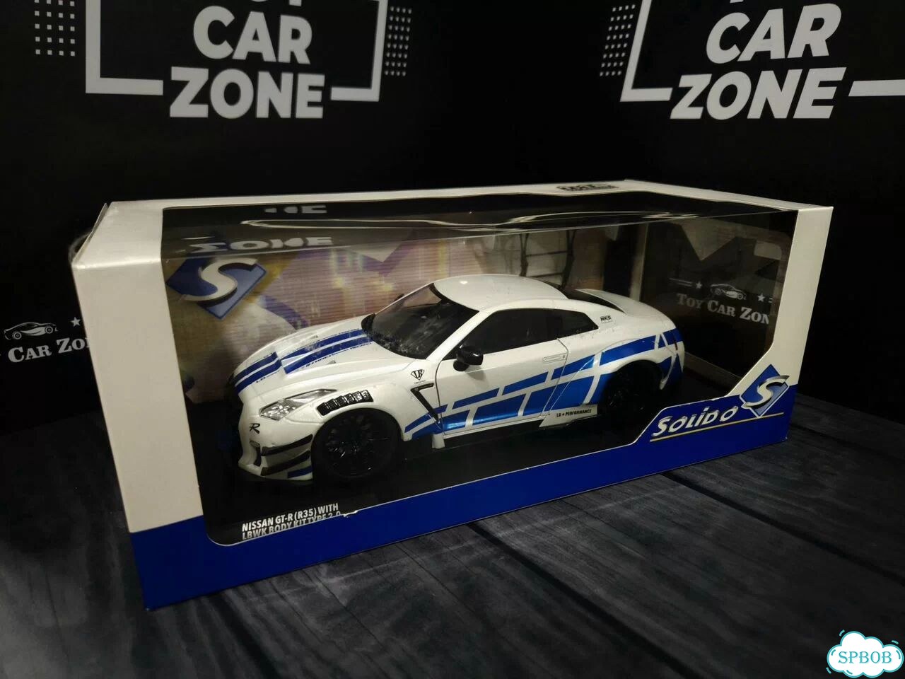 Nissan GT-R R35 Solido 1:18 фото 9
