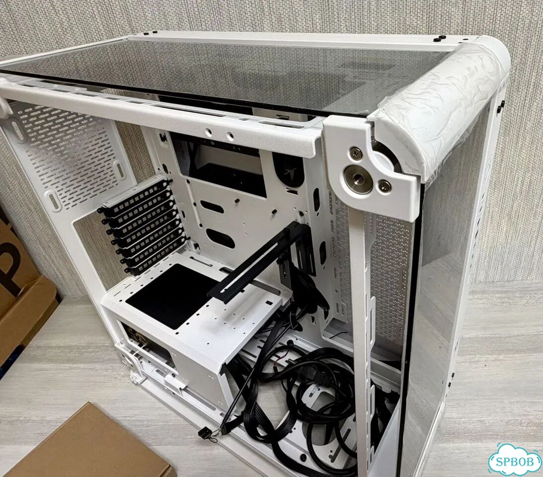 Thermaltake Core P6 TG + Great Dragon GW-EPS1650W фото 1