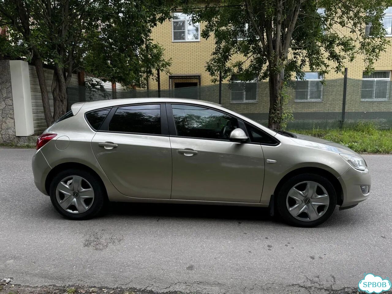 Opel Astra 1.6 AT, 2011, 221 830 км фото 8