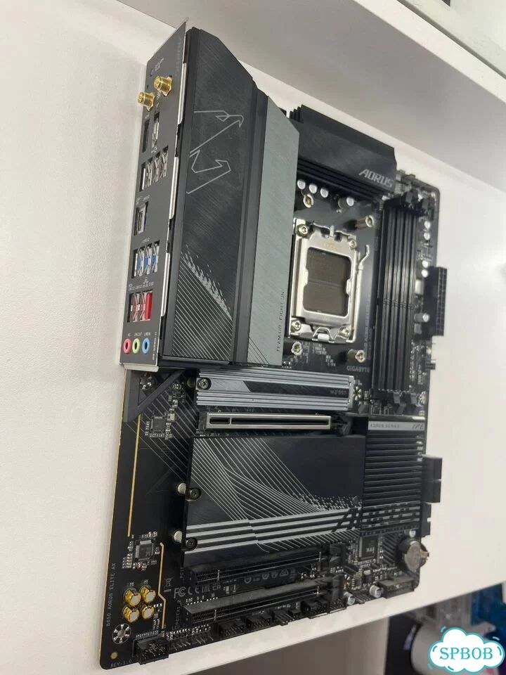 Материнская плата Gigabyte Aorus b650 ddr5 фото 2