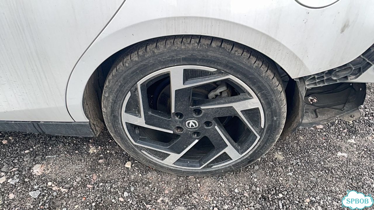 Changan Lamore 1.5 AMT, 2023, битый, 79 749 км фото 9
