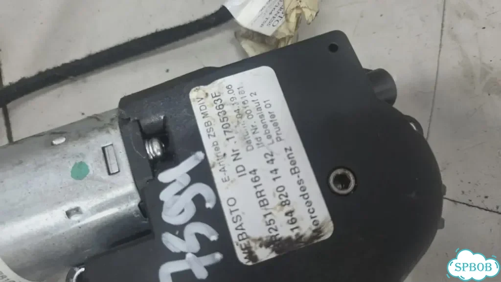 Моторчик люка Mercedes X164 GL фото 2