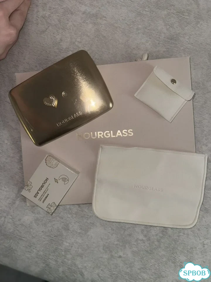 Hourglass палетка фото 1