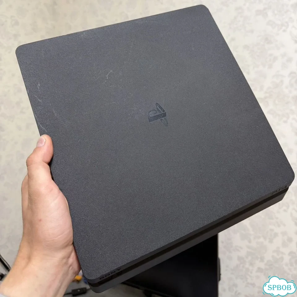 PlayStation 4 Slim + 3 геймпада + 2 док станции фото 2