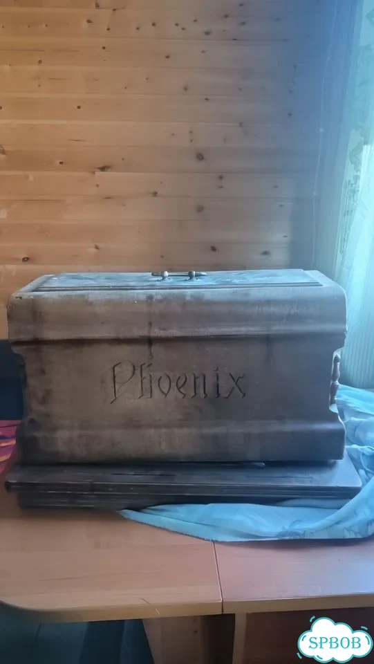 Старинная антикварная швейная машинка Phoenix фото 1
