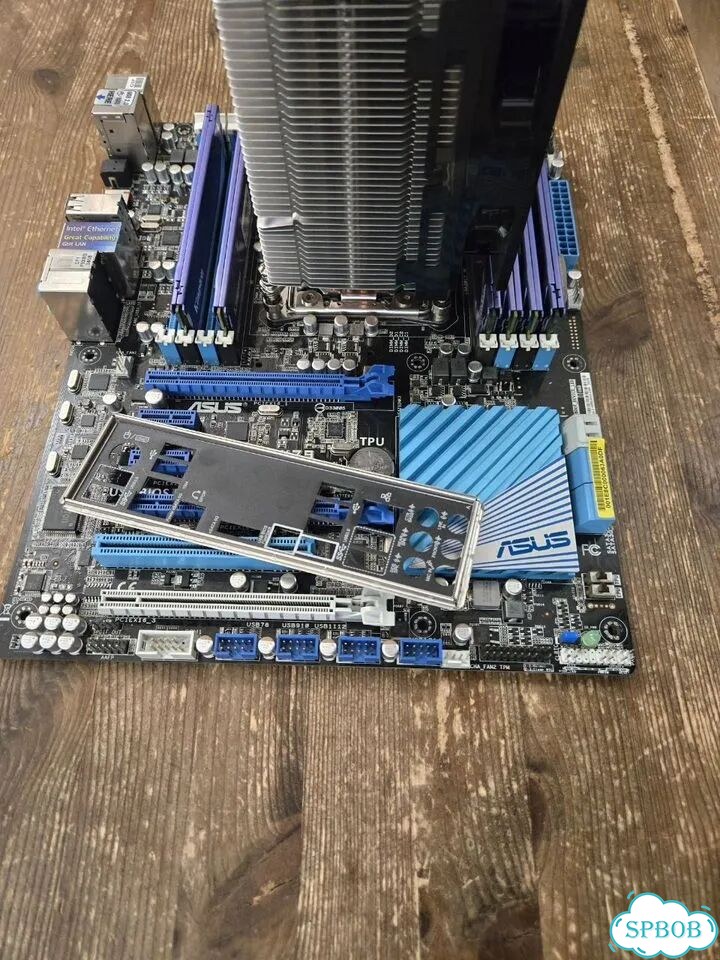 Asus p9x79 LGA2011 core i7 3820 16гб озу фото 1