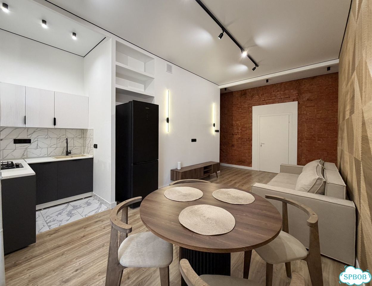 5-к. квартира, 133 м², 3/5 эт. фото 3