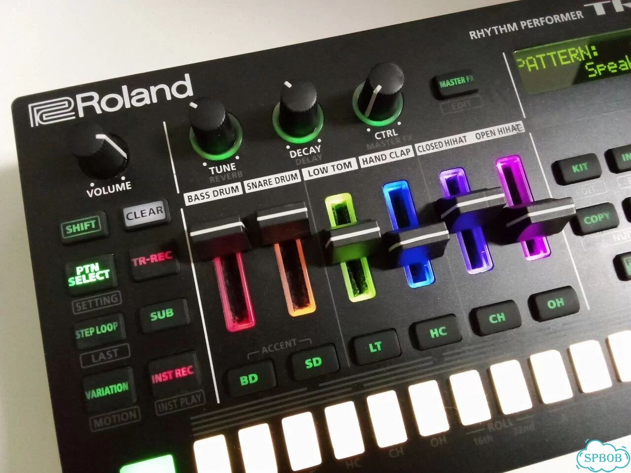 Драм машина-грувбокс Roland TR-6S фото 4