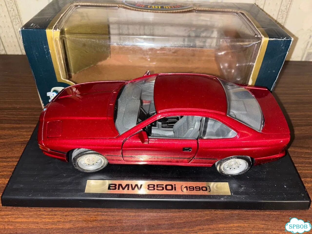 Модель автомобиля Bmw 850i 1990 1:18 фото 1