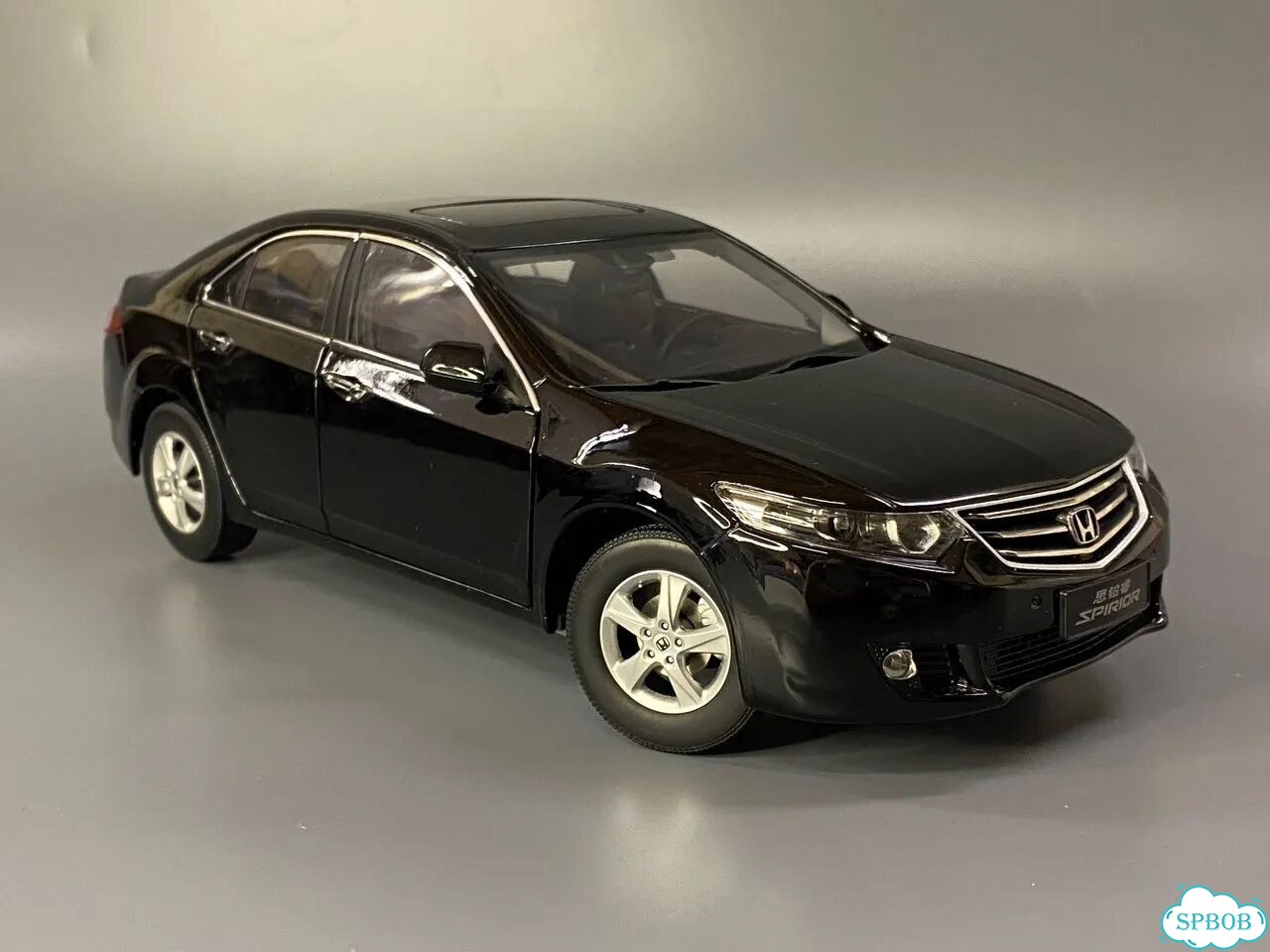 Модель Honda Accord viii (Spirior) 1:18 фото 1