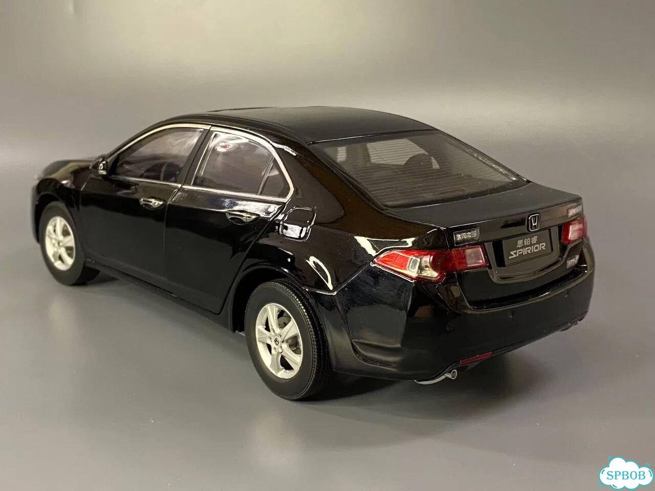 Модель Honda Accord viii (Spirior) 1:18 фото 3