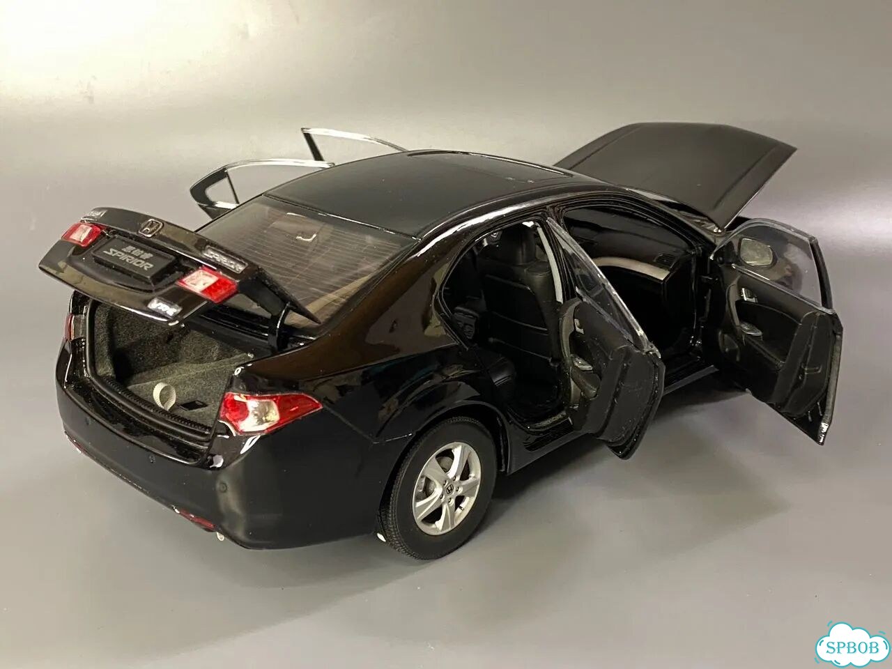 Модель Honda Accord viii (Spirior) 1:18 фото 4