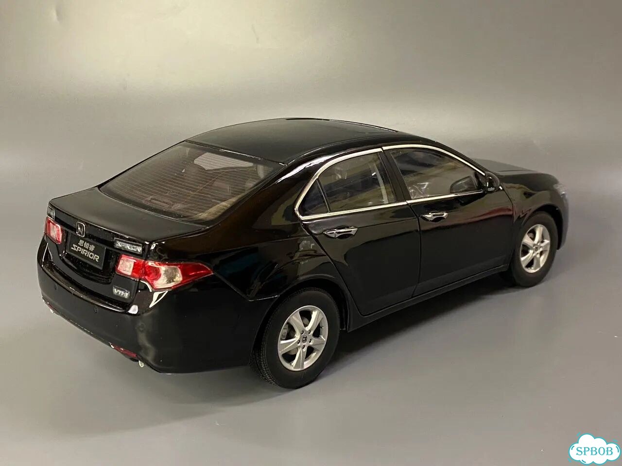 Модель Honda Accord viii (Spirior) 1:18 фото 5