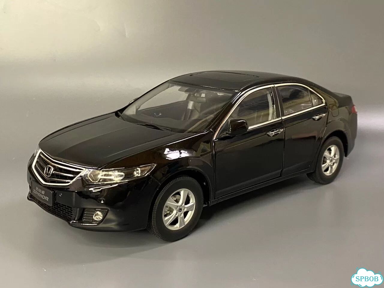 Модель Honda Accord viii (Spirior) 1:18 фото 6