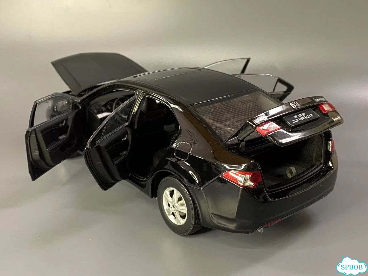 Модель Honda Accord viii (Spirior) 1:18 фото 7
