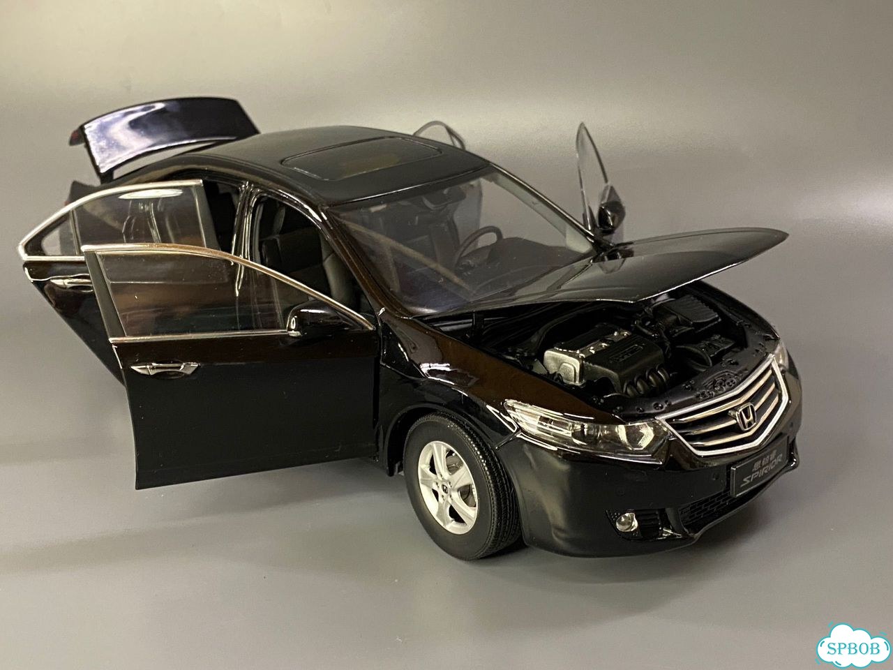 Модель Honda Accord viii (Spirior) 1:18 фото 9