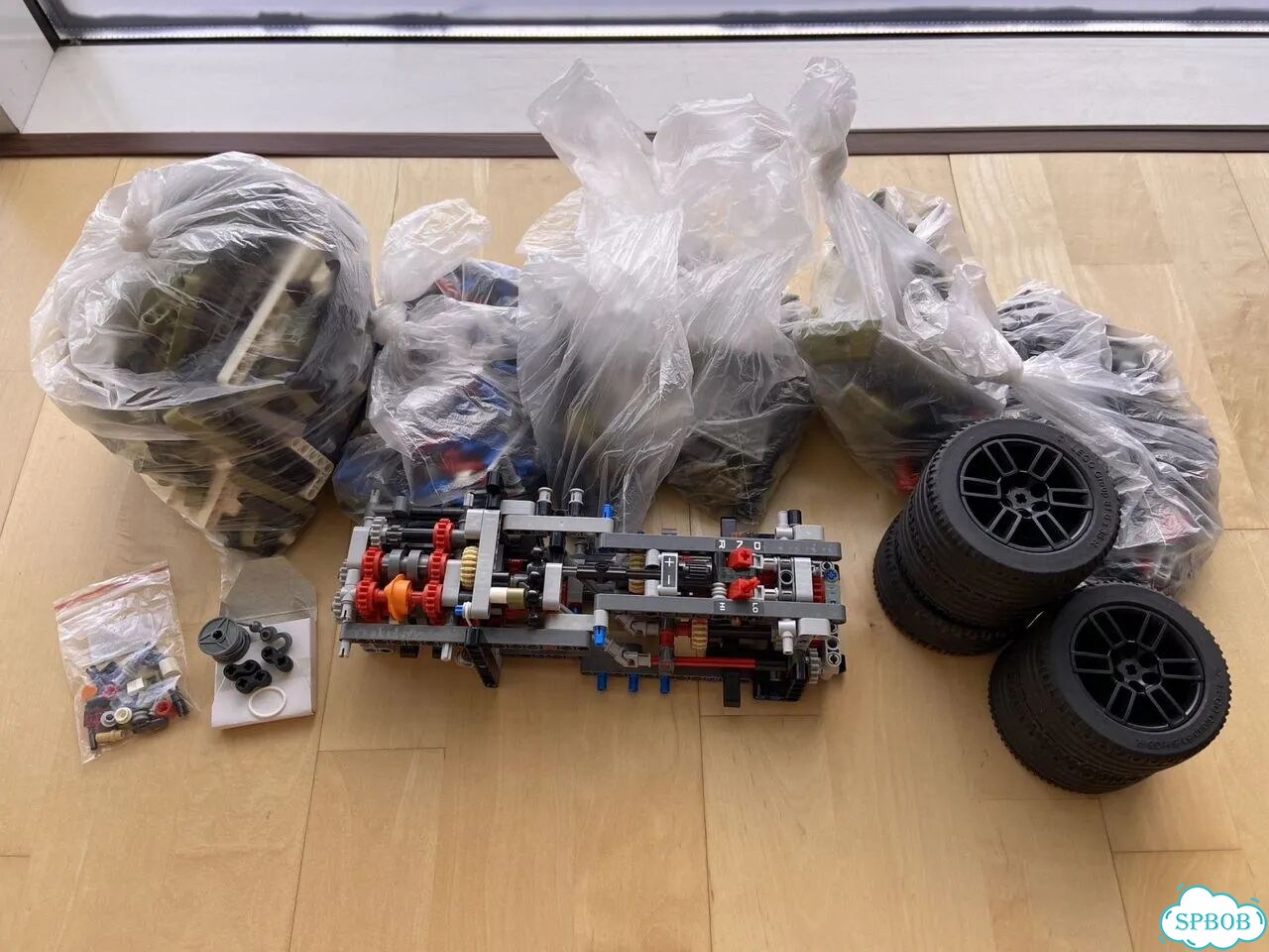 Lego technic land Rover Defender 42110 фото 6