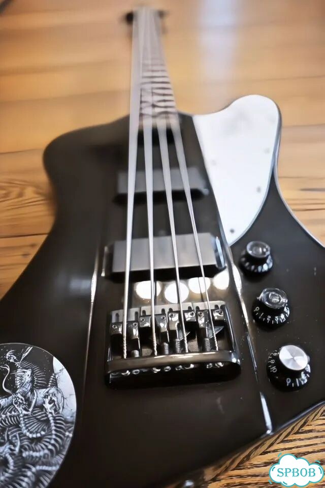 Бас гитара Tokai Thunderbird фото 7
