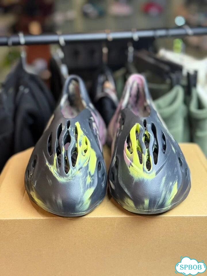 Сланцы Adidas Yeezy Foam Runner фото 3