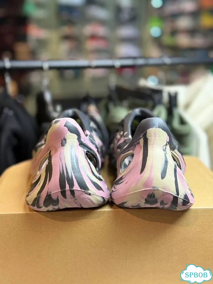 Сланцы Adidas Yeezy Foam Runner фото 6