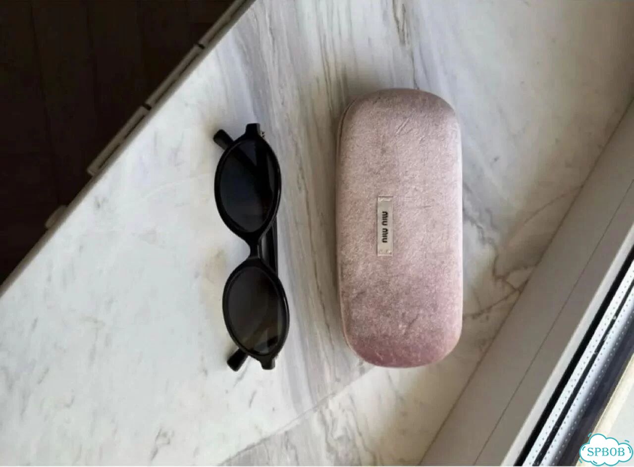Солнцезащитные очки miumiu фото 3